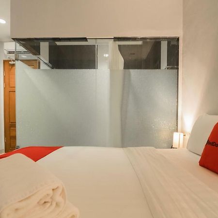 RedDoorz Plus near Soekarno Hatta Airport 2 Tangerang Exterior foto