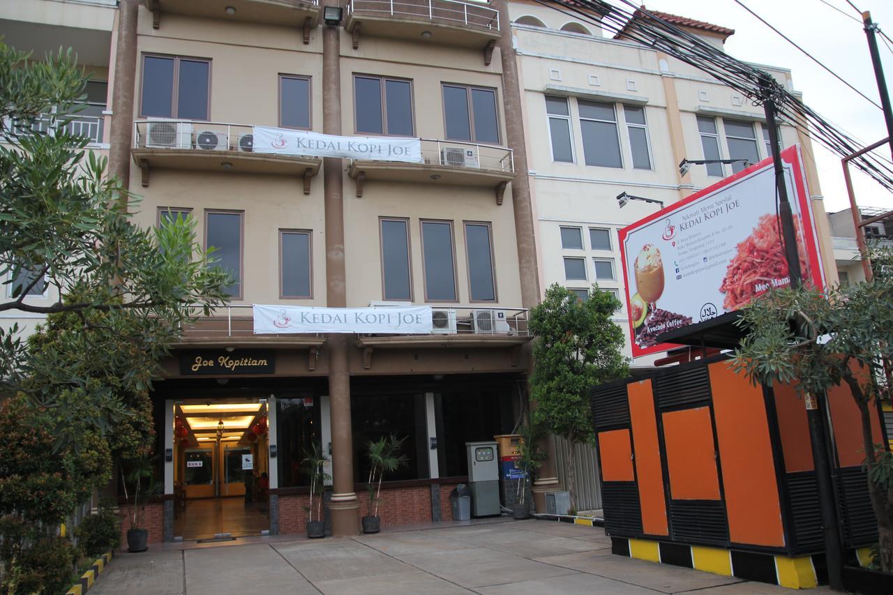 RedDoorz Plus near Soekarno Hatta Airport 2 Tangerang Exterior foto